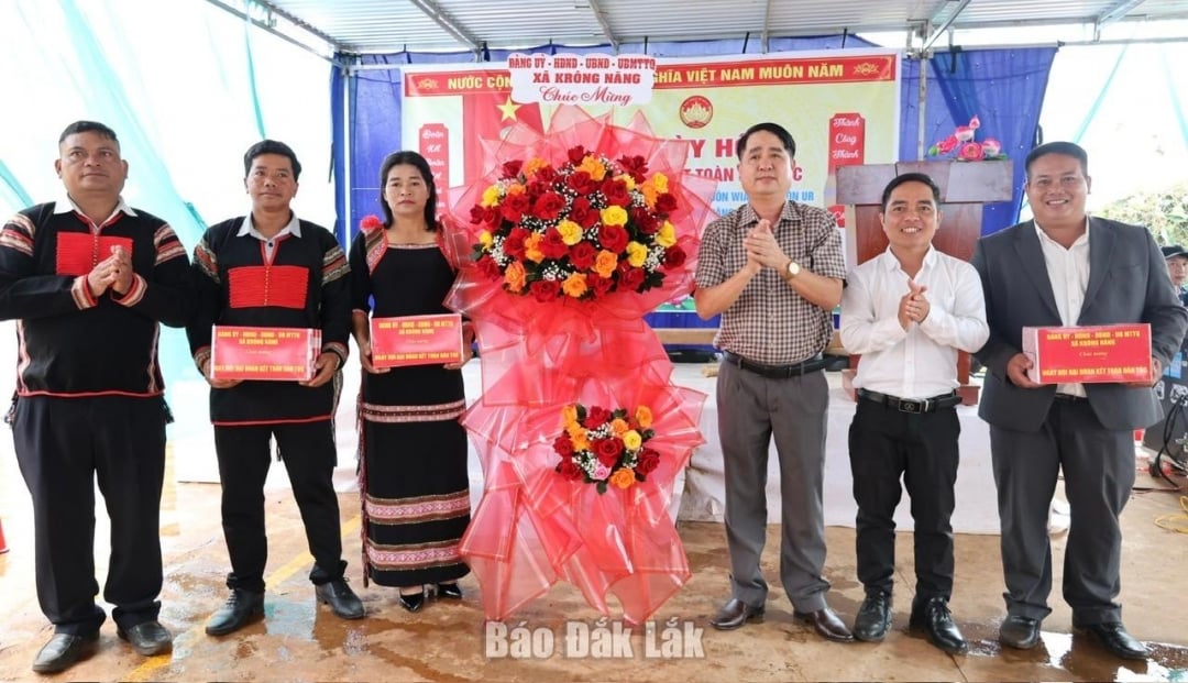 Leaders of Krong Nang commune