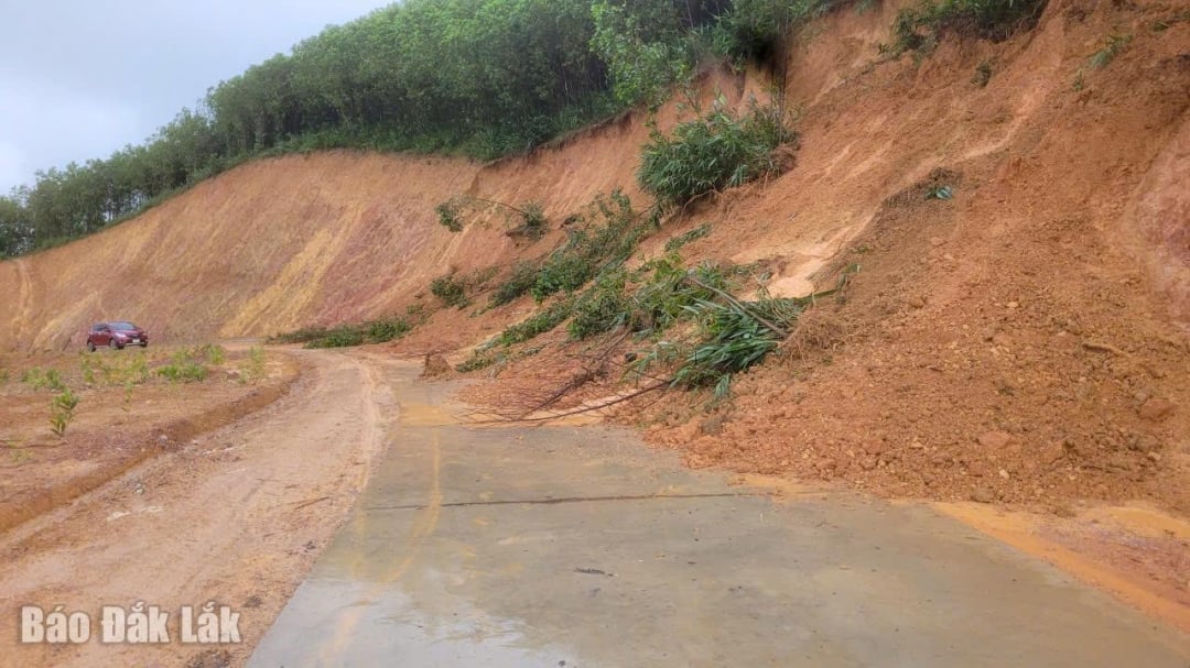 ดินถล่มในพื้นที่มดราคในช่วงฝนตกปลายเดือนตุลาคม พ.ศ.2568