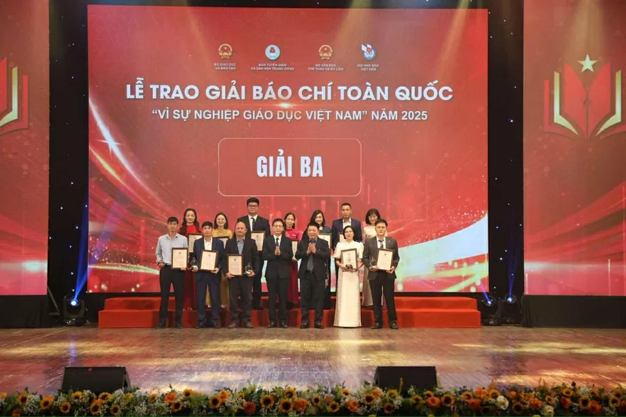 Hedrar 60 prisbelönta verk av National Press Award för vietnamesisk utbildning år 2025 Vinh danh 60 tác phẩm đoạt giải Giải báo chí toàn quốc Vì sự nghiệp giáo dục Việt Nam năm 2025