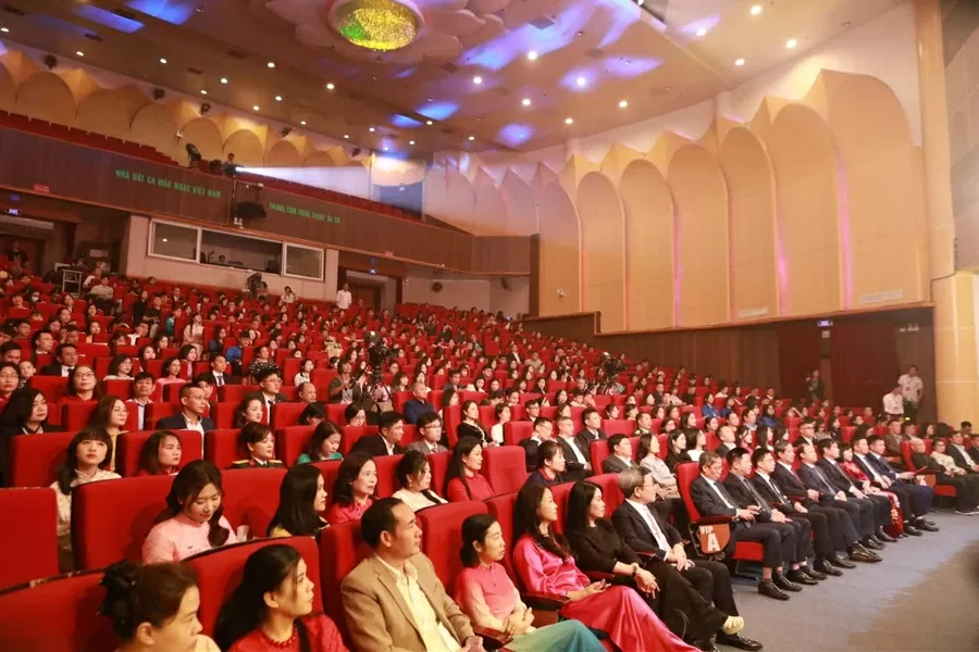 Hedrar 60 prisbelönta verk av National Press Award för vietnamesisk utbildning år 2025 Vinh danh 60 tác phẩm đoạt giải Giải báo chí toàn quốc Vì sự nghiệp giáo dục Việt Nam năm 2025