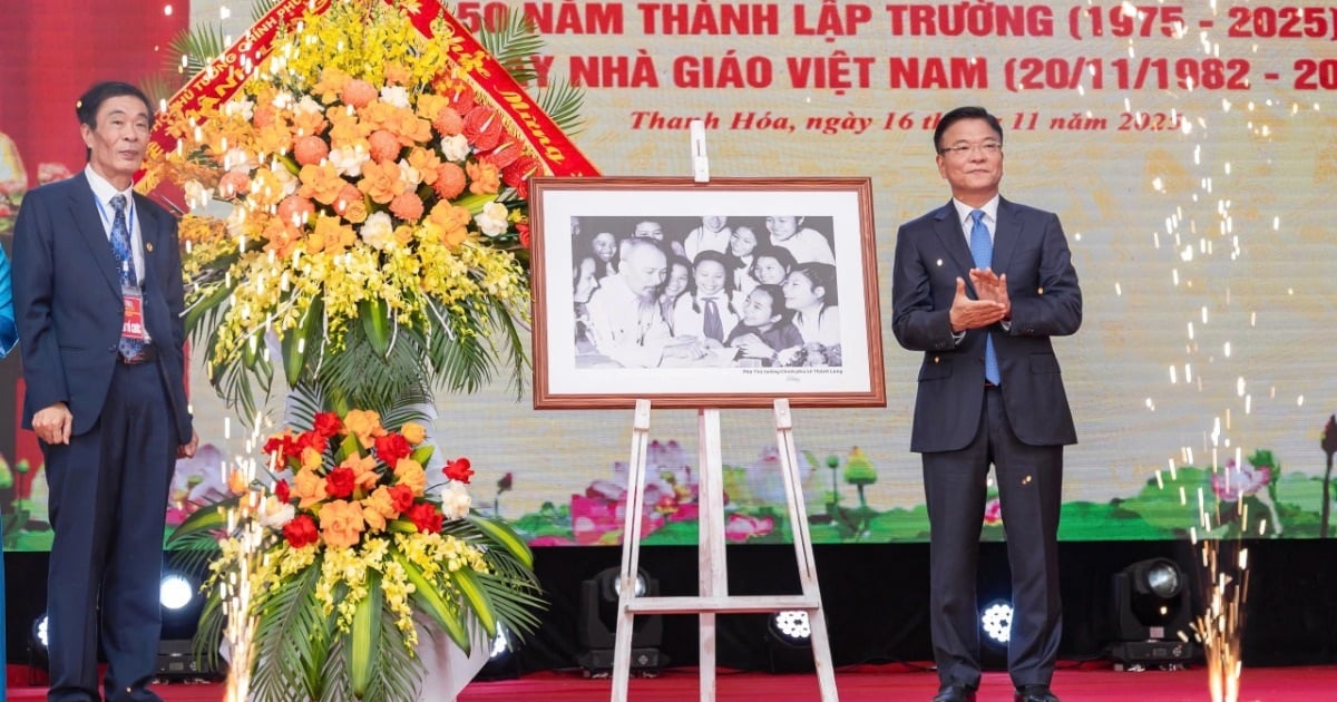 Phó Thủ tướng Lê Thành Long dự kỷ niệm thành lập ngôi trường 50 năm tuổi