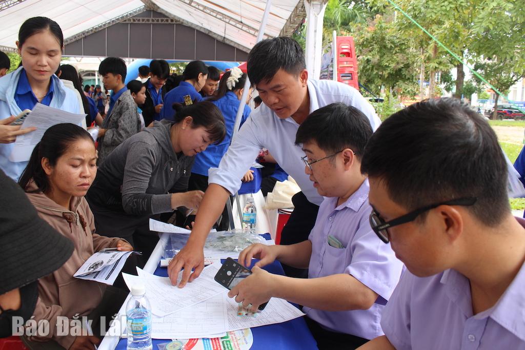 Az Ea Sup község számos lakosa regisztrált a toborzási információkért.