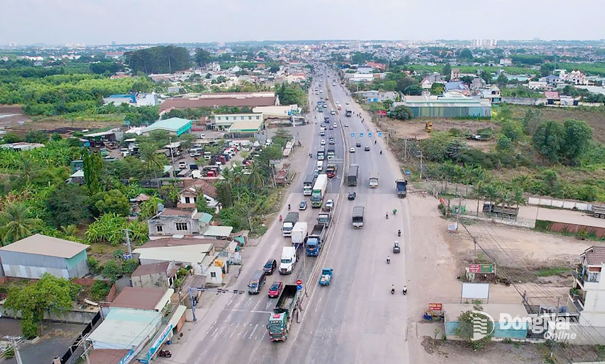 ផ្លូវជាតិលេខ 51 គឺជាផ្លូវចរាចរណ៍ដ៏សំខាន់ដែលតភ្ជាប់ Dong Nai ជាមួយទីក្រុងហូជីមិញ។ រូបថត៖ Pham Tung