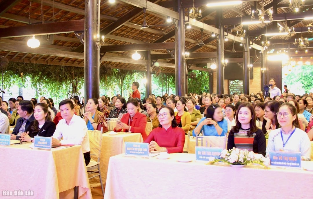 ប្រតិភូចូលរួមពិធីបើក។