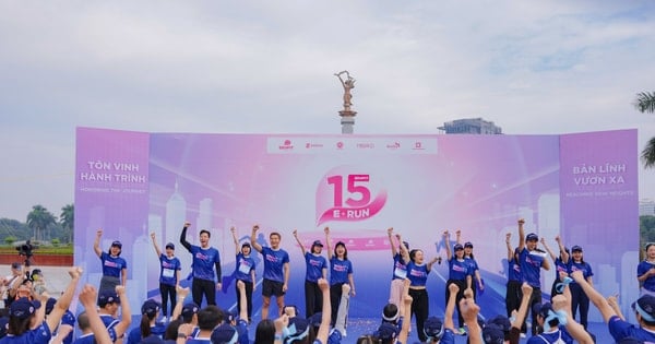 Diễn viên Phương Nam, cầu thủ Quế Ngọc Hải tham dự Giải chạy E-Run 2025