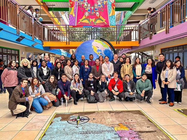 ພາສາອັງກິດໃນການສຶກສາ: ການສໍາຫຼວດການເດີນທາງຂອງການຊອກຫາສຽງຂອງຕົນເອງ - ຮູບພາບ 1. Tiếng Anh trong giáo dục: Khám phá hành trình tìm kiếm tiếng nói của chính mình - Ảnh 1.