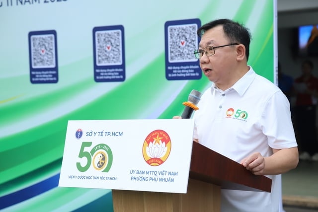 ເກືອບ 2.000 ຄົນ ອອກກຳລັງກາຍເພື່ອສຸຂະພາບຊຸມຊົນ - ຮູບ 2. Gần 2.000 người đồng diễn dưỡng sinh vì sức khỏe cộng đồng- Ảnh 2.