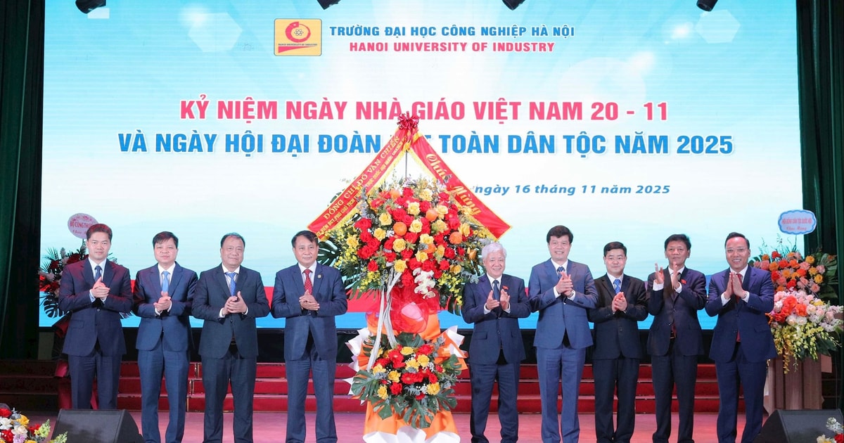 Phó Chủ tịch Thường trực Quốc hội Đỗ Văn Chiến dự kỷ niệm Ngày nhà giáo Việt Nam và Ngày hội đại đoàn kết tại Trường Đại học Công nghiệp Hà Nội