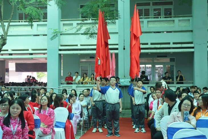 Merhum Başbakan Vo Van Kiet'in adını taşıyan okulun 10 gurur yılı - Fotoğraf 2. Võ Văn Kiệt - Ảnh 3.