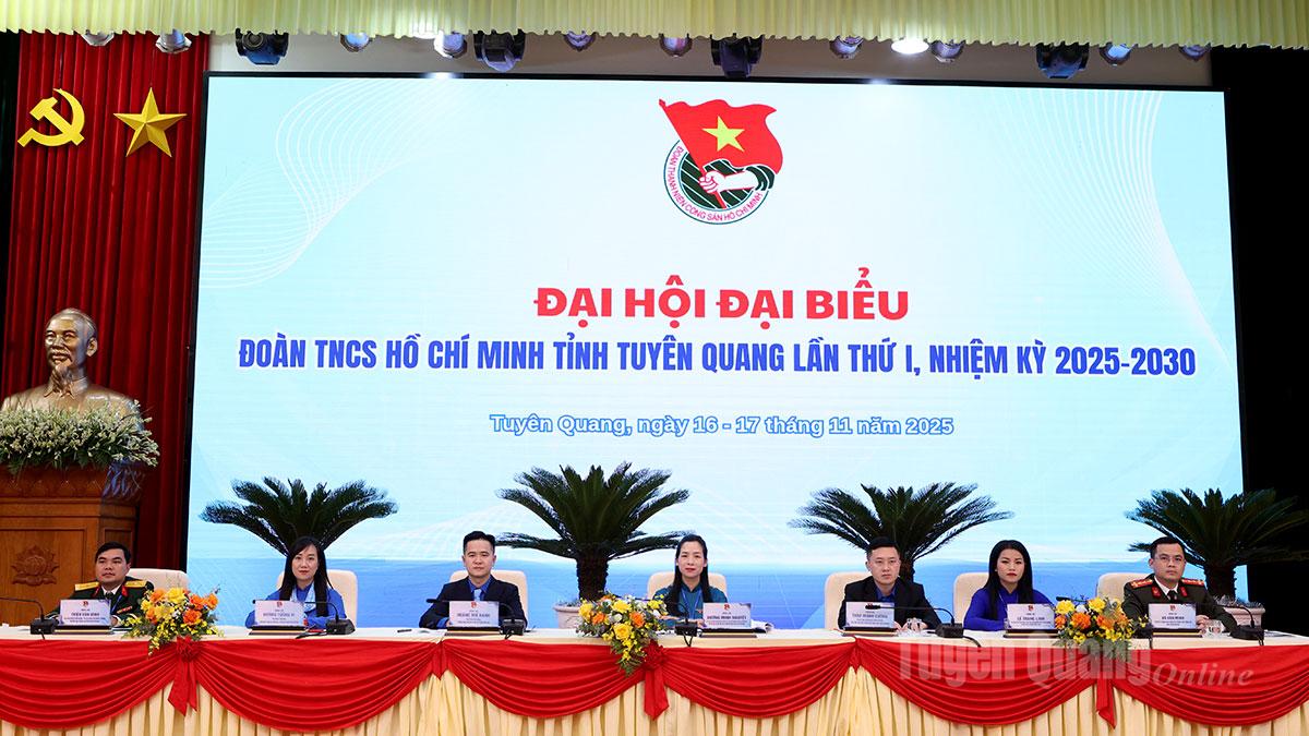 Az Elnökség vezeti a Kongresszust.