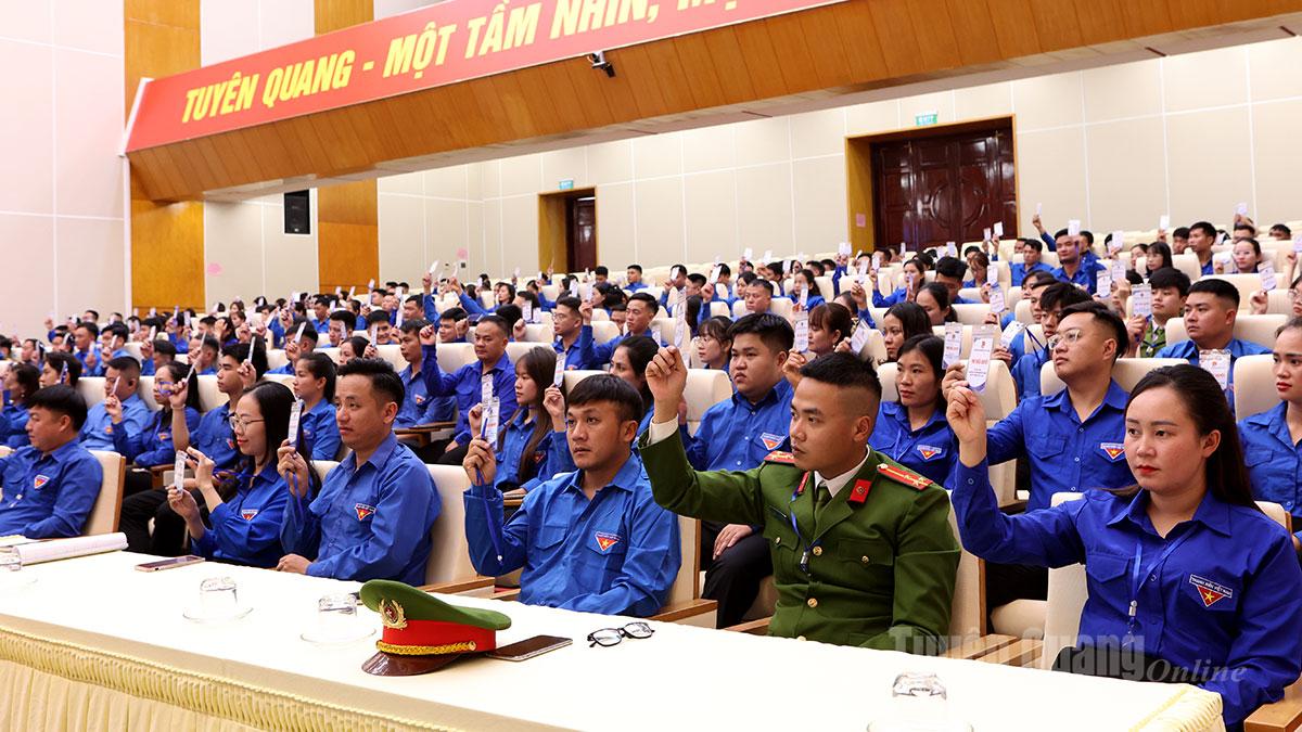 A küldöttek megszavazták a kongresszus elnökségét és titkárát.