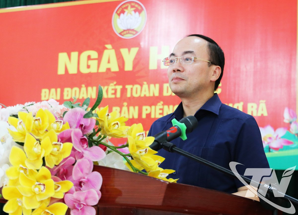 Kamerat Nguyen Dang Binh, visesekretær i den provinsielle partikomiteen, leder av folkerådet i Thai Nguyen-provinsen