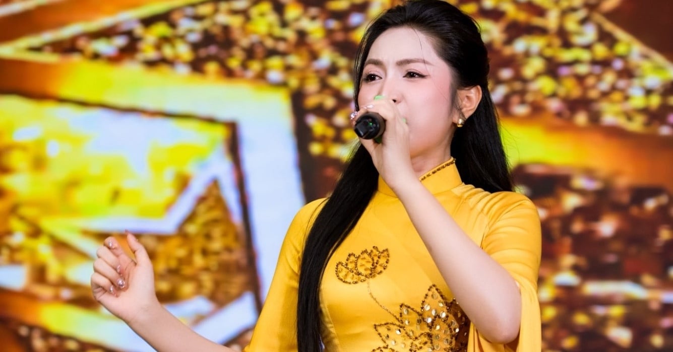 Ca sĩ Duyên Quỳnh hát 'Ơn thầy', câu hỏi đầy trăn trở trong ca sĩ Phúc Anh