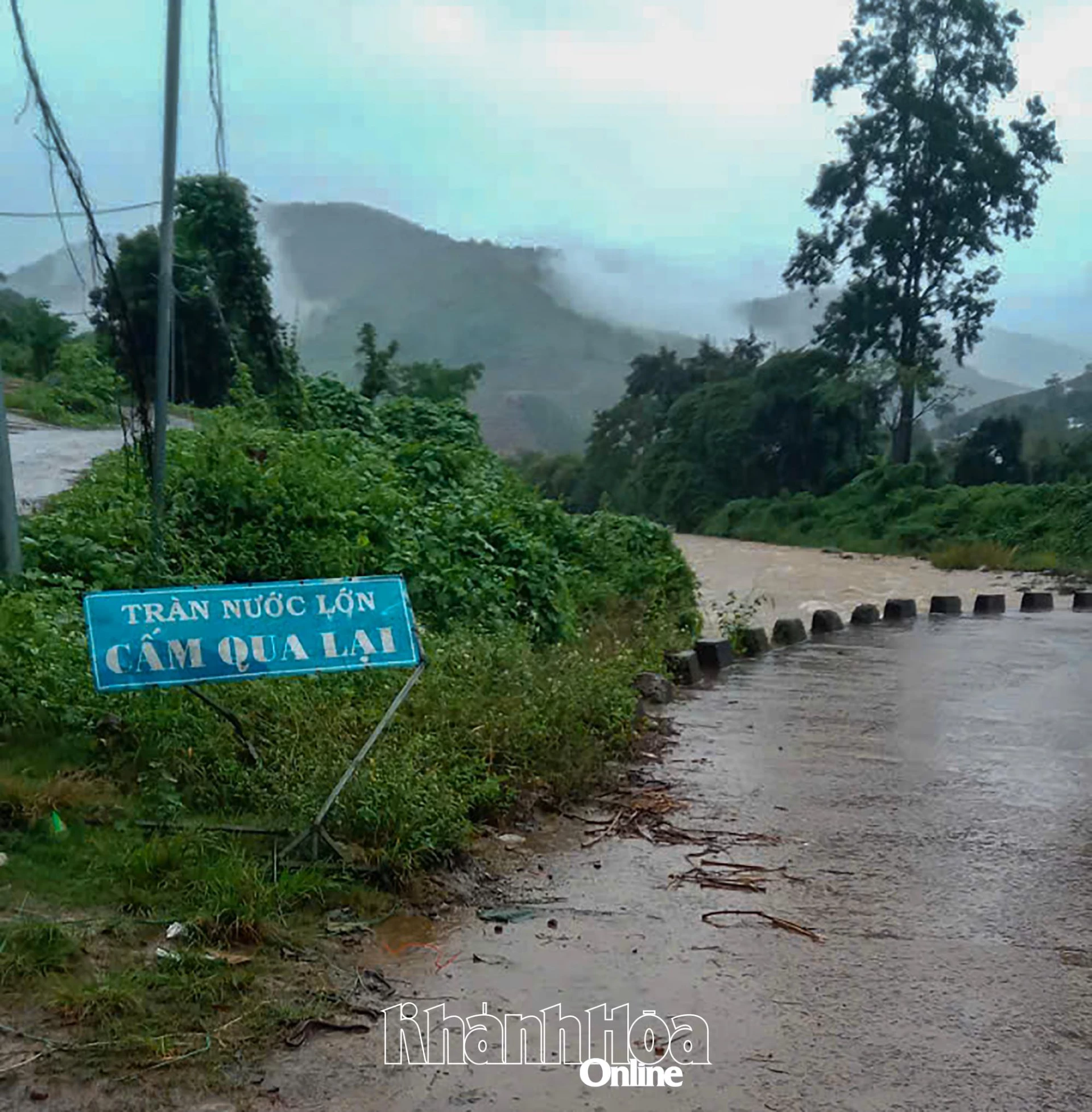 Semne de avertizare sunt amplasate la deversoarul Ta Giang 2.
