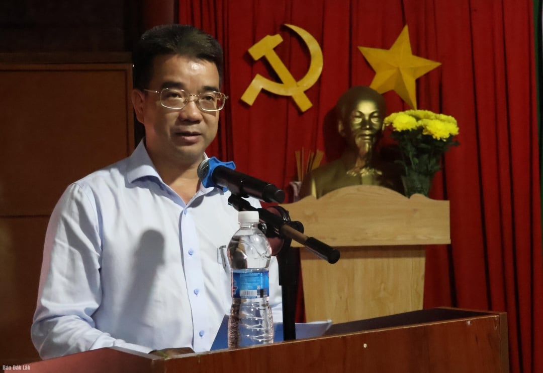 O vice-secretário do Comitê do Partido e presidente do Comitê Popular do bairro de Thanh Nhat, Nguyen Dinh Tam, discursou no festival.