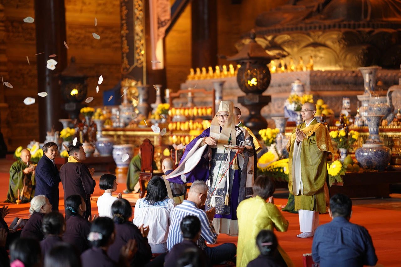 ពិធីសូត្រមន្តសូត្រមន្តព្រះពុទ្ធសាសនានៃដែនដីបរិសុទ្ធ។