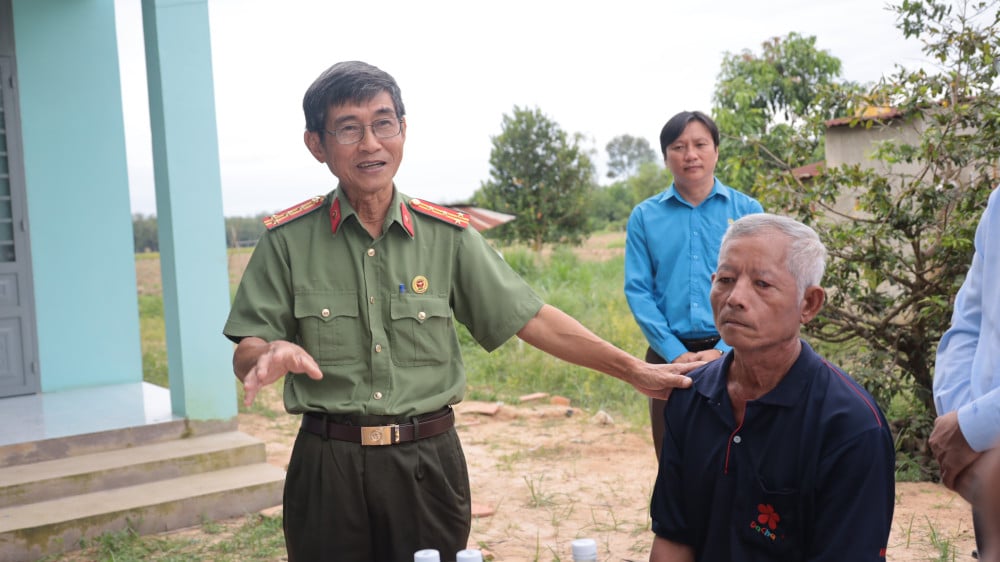 Công an tỉnh Tây Ninh trao nhà Nghĩa tình đồng đội tại xã Hòa Hội