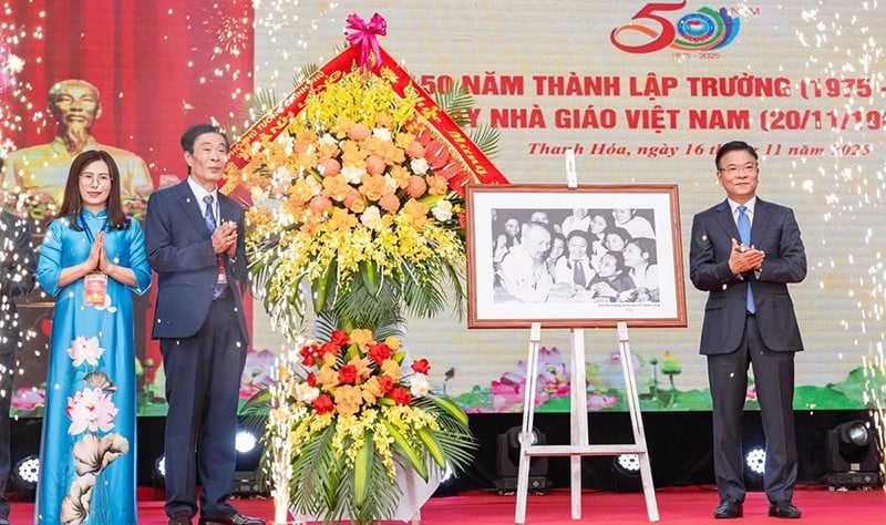 Deputy Prime Minister presented a photo of