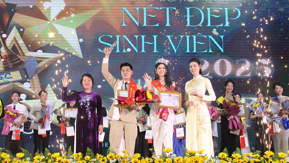 មហាវិទ្យាល័យសហគមន៍ Soc Trang បានរៀបចំការប្រលងសម្រស់និស្សិតឆ្នាំ 2025 ដោយជោគជ័យ