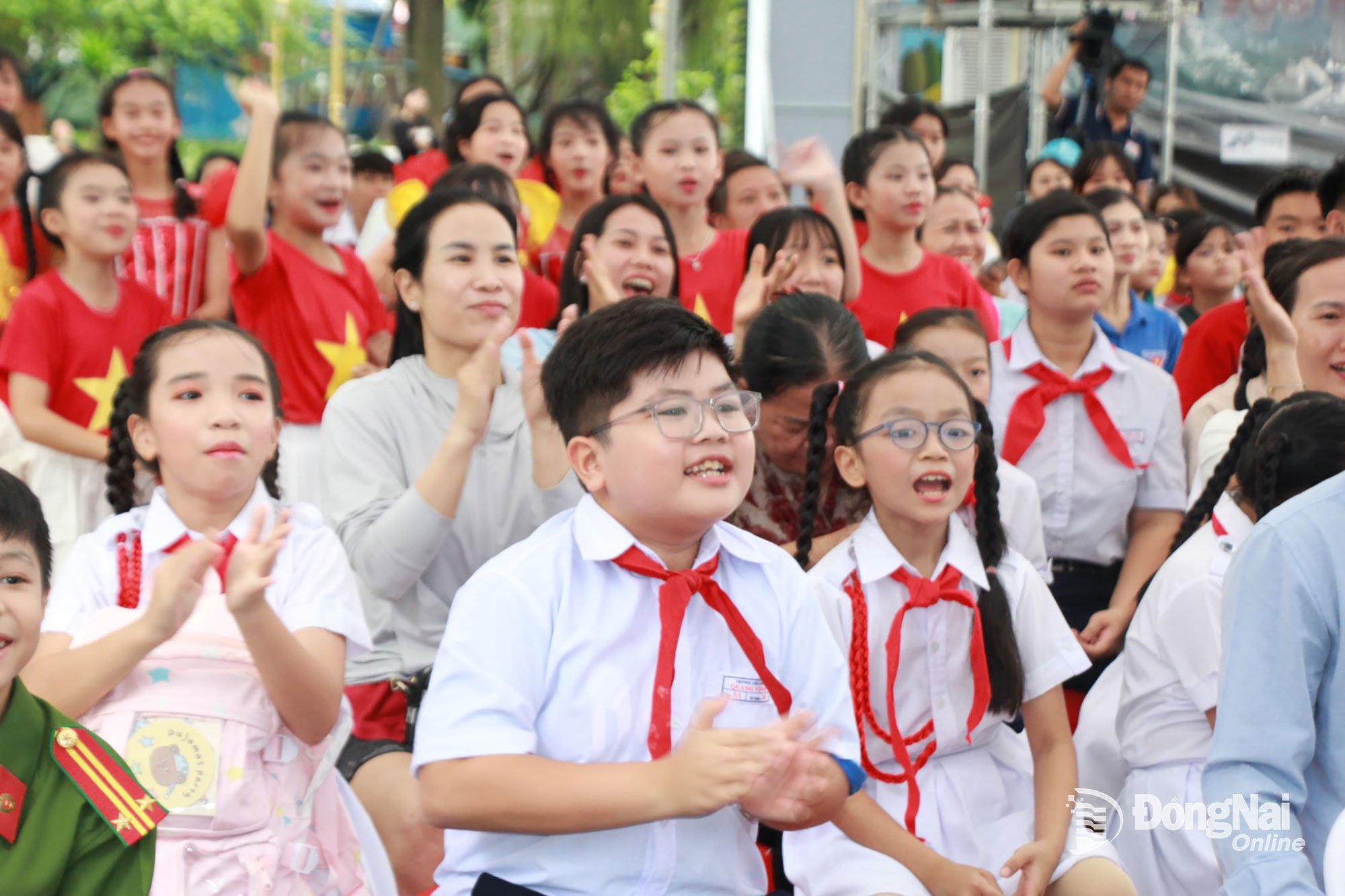 បេក្ខនារីដែលចូលរួមក្នុងពិធីបុណ្យឃោសនារបស់យុវជន។ រូបថត៖ Nga Son
