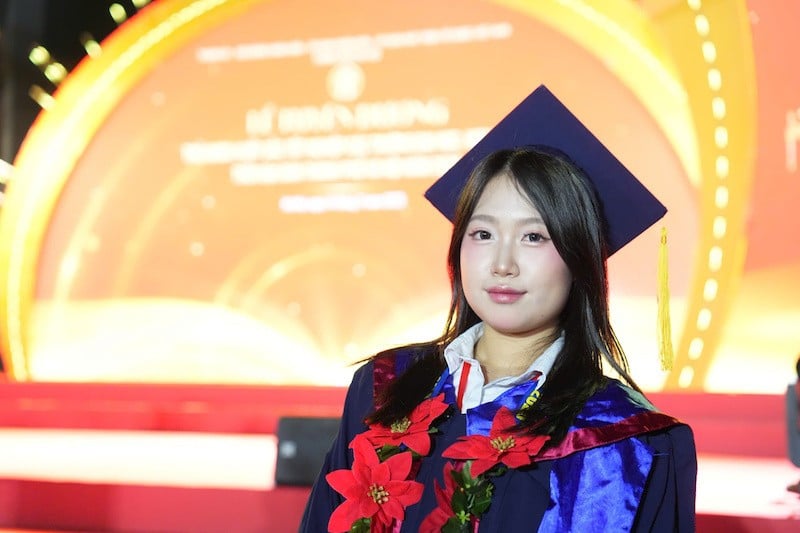 Bui Linh Nga, Valedictorian of Finance and Banking, Academy of Finance, is one of 95 valedictorians excellent graduating from universities and colleges in 2025, កិត្តិយសដោយទីក្រុងហាណូយ.