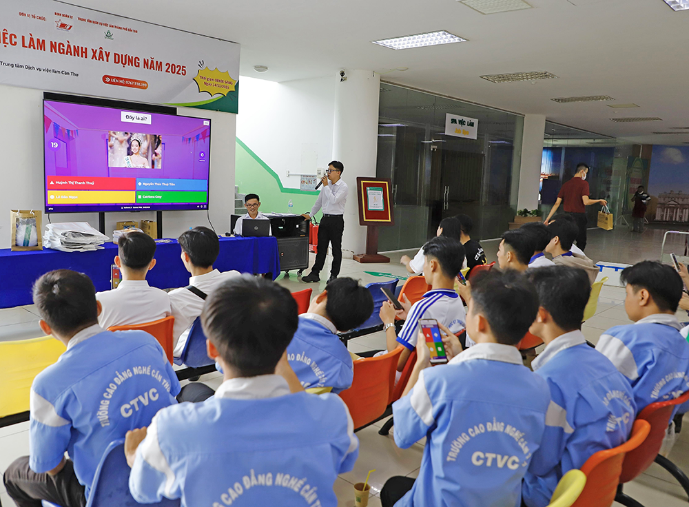 निर्माण श्रमिकों के लिए रोजगार के अवसरों को जोड़ना