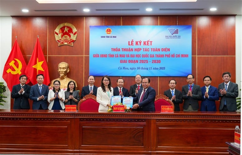 Ca Mau a semnat un acord cuprinzător de cooperare cu Universitatea Națională din Ho Chi Minh City pentru perioada 2025-2030 - Foto 1. Cà Mau ký kết hợp tác toàn diện với Đại học Quốc gia TPHCM giai đoạn 2025–2030- Ảnh 1.