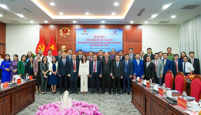Ca Mau a semnat un acord cuprinzător de cooperare cu Universitatea Națională din Ho Chi Minh City pentru perioada 2025-2030 - Foto 2. Cà Mau ký kết hợp tác toàn diện với Đại học Quốc gia TPHCM giai đoạn 2025–2030- Ảnh 2.