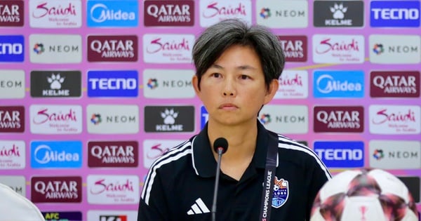 HLV Lion City Sailors thông báo học trò đã tỉnh táo sau khi ngã quỵ trên sân Thống Nhất