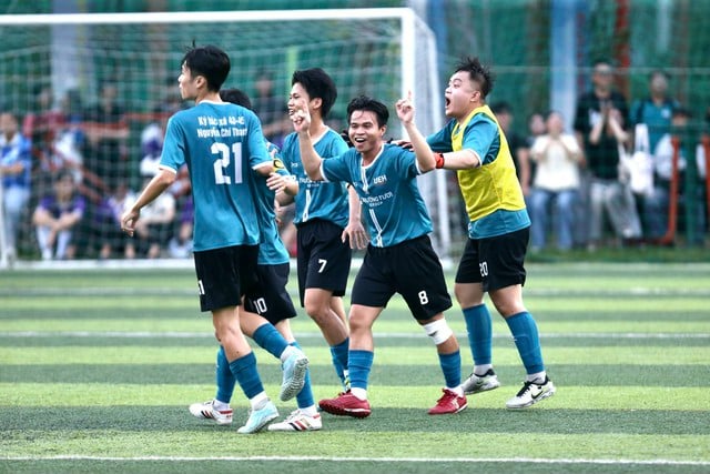 Công Phượng, Xuân Trường, Minh Vương lan tỏa cảm xúc mạnh mẽ ở giải sinh viên UEH - Ảnh 9.