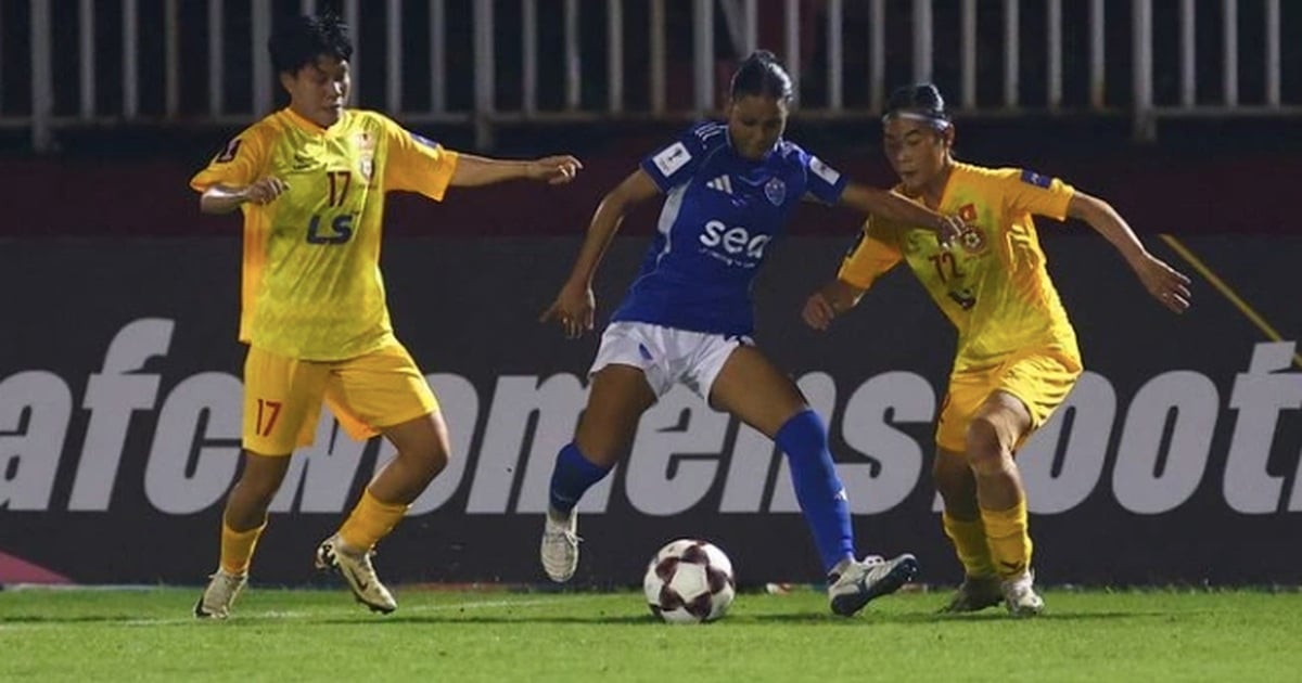 Cầu thủ nữ Singapore đột quỵ trên sân Thống Nhất ở Cúp C1 châu Á