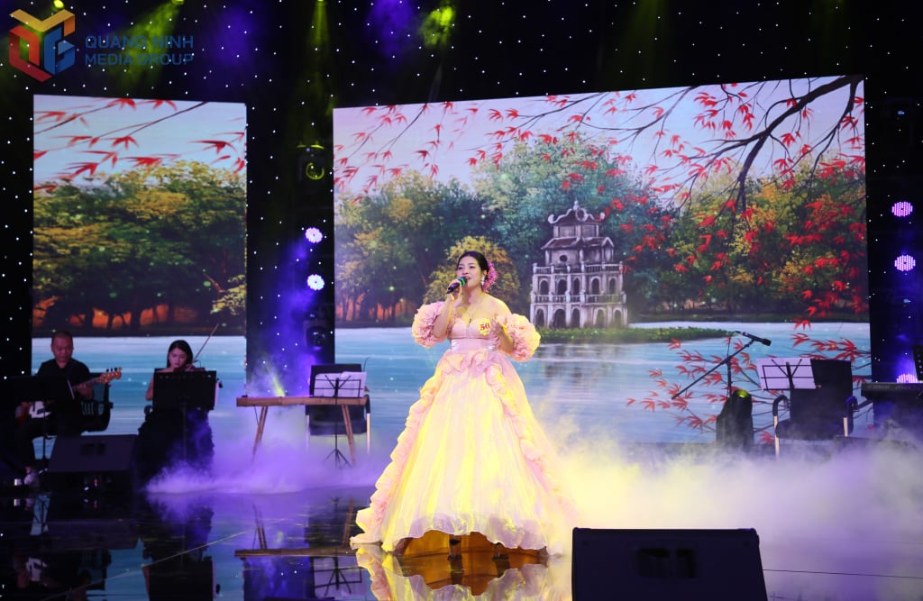 ນັກປະກວດ Cao Thi Phuong Mai (ເຂດກວາງອຽນ, ກວາງນິງ) ໄດ້ສ້າງຄວາມໝາຍໃຫ້ຕົນເອງໃນຖານະທີ່ເປັນຜູ້ປະກວດຍິງພຽງຄົນດຽວໃນລາຍການດົນຕີຫ້ອງດົນຕີ.