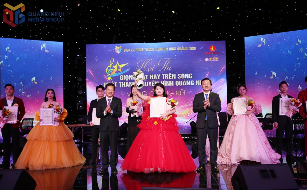 ຜູ້ສະໝັກຮັບເລືອກຕັ້ງ ຫງວຽນຮ່ວາງບ໋າງ