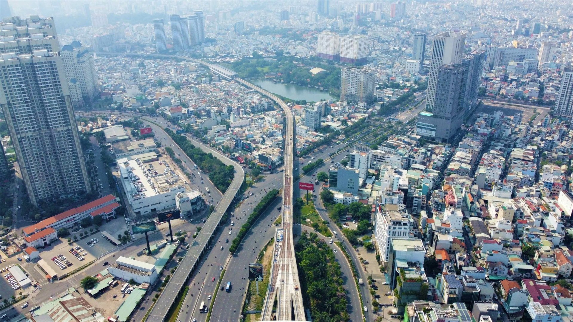 Ben Thanh - خط مترو Suoi Tien در شهر هوشی مین امروز.