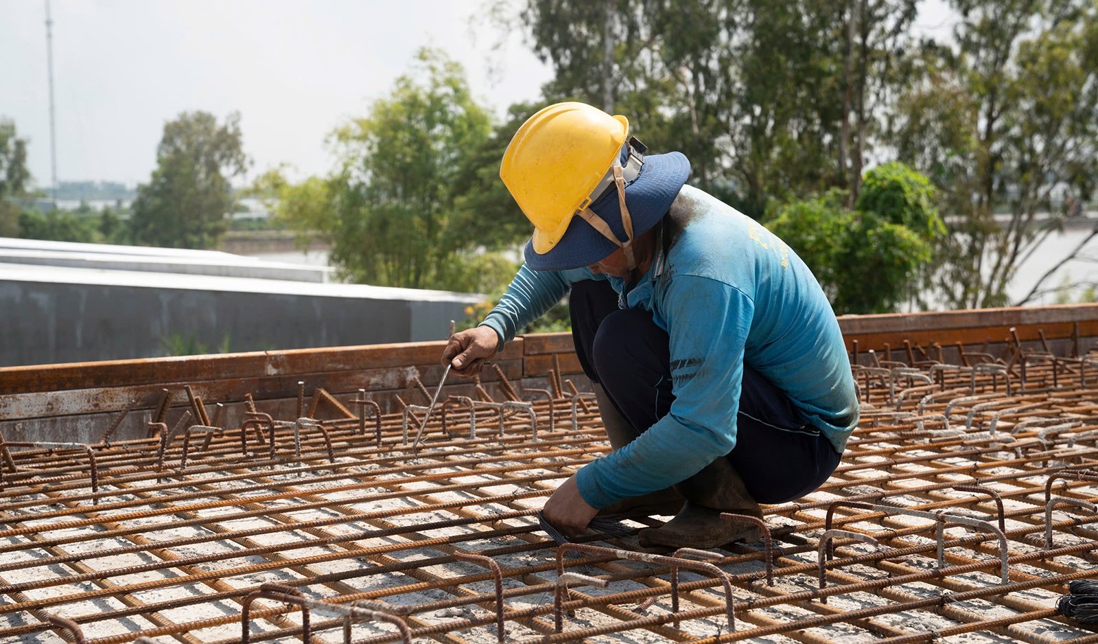 På byggarbetsplatsen för motorvägen Chau Doc - Can Tho - Soc Trang