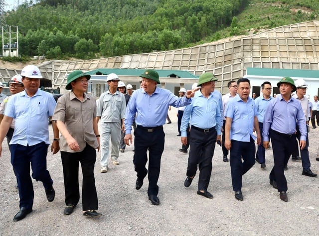 Phó thủ tướng Nguyễn Hòa Bình: Thi công 3 ca 4 kíp kể cả ngày nghỉ - Ảnh 2.