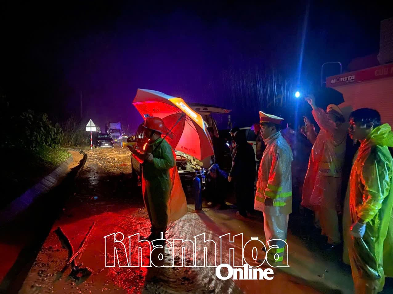 Provinsiella myndigheter närmade sig platsen.