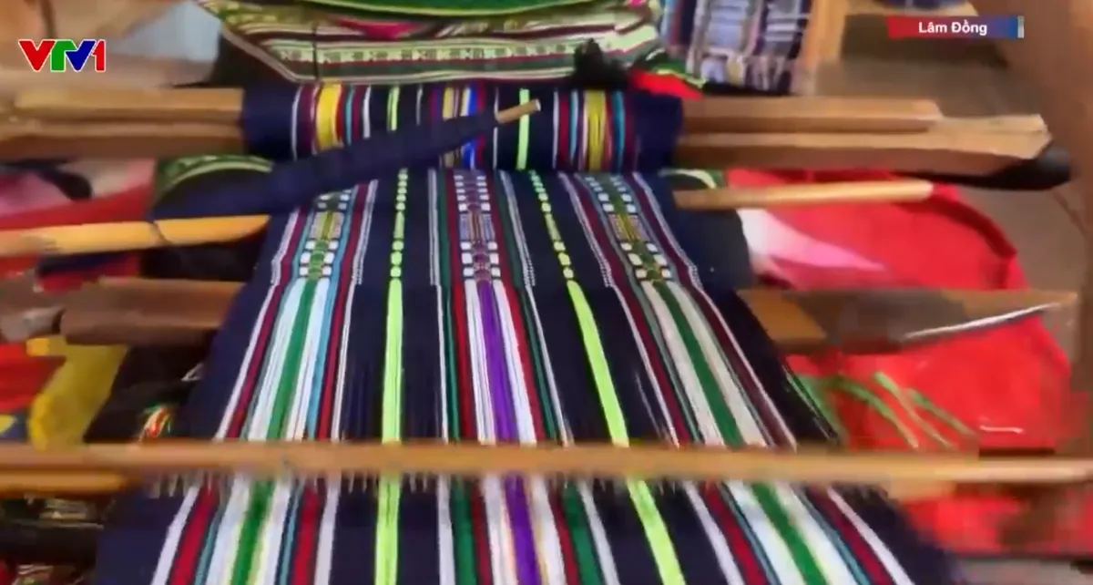 Thăm làng dệt thổ cẩm truyền thống của người K’Ho- Ảnh 1.