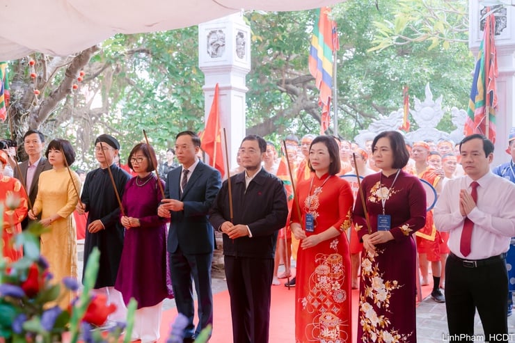 Wymiana i wykonywanie rytuałów i gier przeciągania liny – reprezentatywne niematerialne dziedzictwo kulturowe ludzkości – zdjęcie 1. Giao lưu trình diễn Nghi lễ và trò chơi Kéo co - Di sản văn hóa phi vật thể đại diện của nhân loại- Ảnh 1.