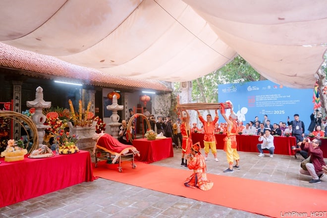 Wymiana i wykonywanie rytuałów i gier przeciągania liny – reprezentatywne niematerialne dziedzictwo kulturowe ludzkości – zdjęcie 2. Giao lưu trình diễn Nghi lễ và trò chơi Kéo co - Di sản văn hóa phi vật thể đại diện của nhân loại- Ảnh 2.