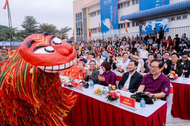 Wymiana i wykonywanie rytuałów i gier przeciągania liny – reprezentatywne niematerialne dziedzictwo kulturowe ludzkości – zdjęcie 7. Giao lưu trình diễn Nghi lễ và trò chơi Kéo co - Di sản văn hóa phi vật thể đại diện của nhân loại- Ảnh 7.