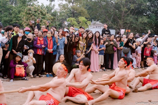 Wymiana i wykonywanie rytuałów i gier przeciągania liny – reprezentatywne niematerialne dziedzictwo kulturowe ludzkości – zdjęcie 17. Giao lưu trình diễn Nghi lễ và trò chơi Kéo co - Di sản văn hóa phi vật thể đại diện của nhân loại- Ảnh 17.