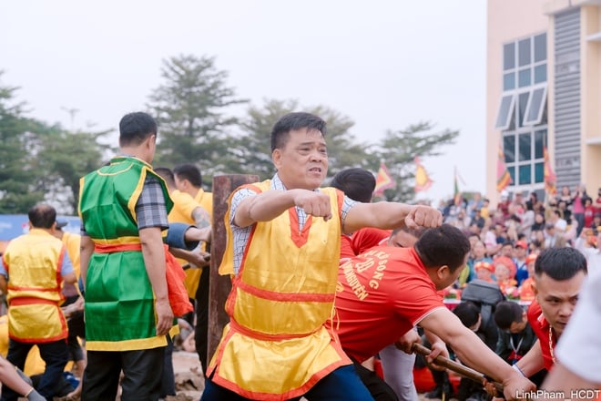 Wymiana i wykonywanie rytuałów i gier przeciągania liny – reprezentatywne niematerialne dziedzictwo kulturowe ludzkości – zdjęcie 20. Giao lưu trình diễn Nghi lễ và trò chơi Kéo co - Di sản văn hóa phi vật thể đại diện của nhân loại- Ảnh 20.