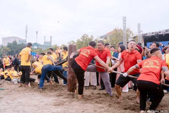 Wymiana i wykonywanie rytuałów i gier przeciągania liny – reprezentatywne niematerialne dziedzictwo kulturowe ludzkości – zdjęcie 21. Giao lưu trình diễn Nghi lễ và trò chơi Kéo co - Di sản văn hóa phi vật thể đại diện của nhân loại- Ảnh 21.