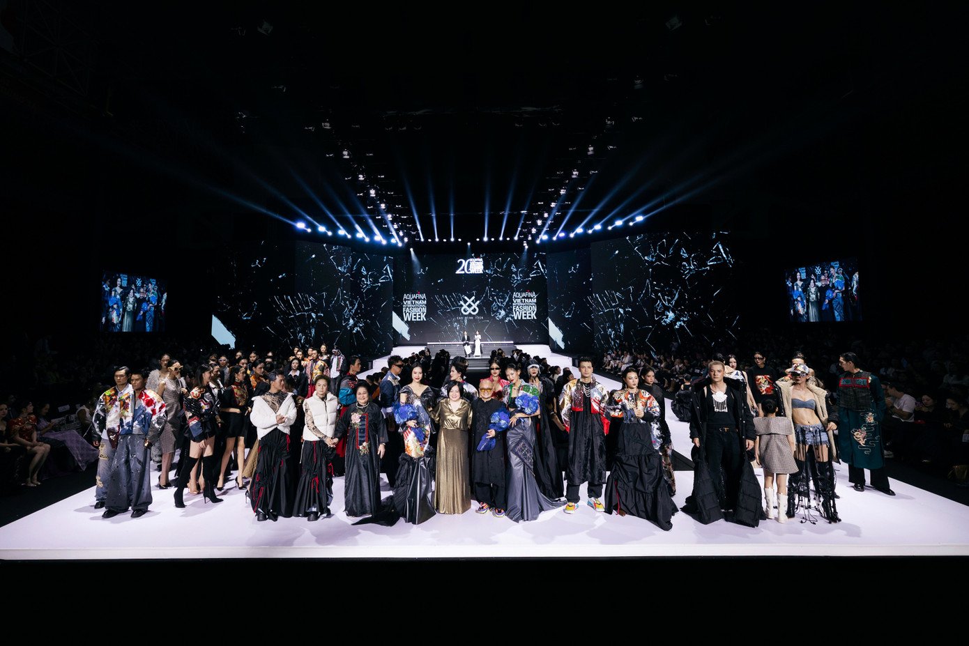 Bùi Quỳnh Hoa khiến khán giả không thể rời mắt với 'cú đá váy' đậm chất vedette - Ảnh 3.