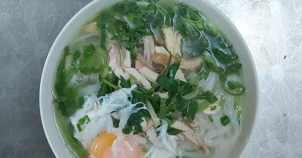 Từ nay mỗi khi ăn phở, kể cả phụ nữ cũng muốn gọi ăn thêm nhiều hành lá