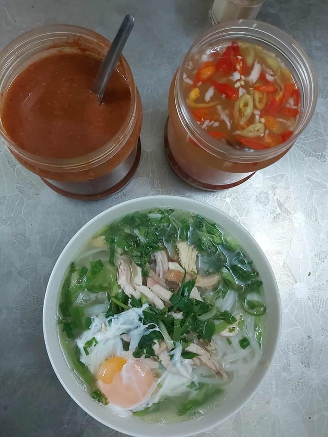 اب سے، جب بھی میں pho کے پیالے کا آرڈر دیتا ہوں، یہاں تک کہ خواتین بھی اضافی ہری پیاز مانگنا چاہیں گی - تصویر 2۔ Từ nay mỗi khi gọi bát phở, kể cả phụ nữ cũng muốn xin thêm hành lá - Ảnh 2.