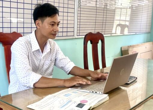 Thầy giáo trẻ tâm huyết với sự nghiệp 'trồng người'