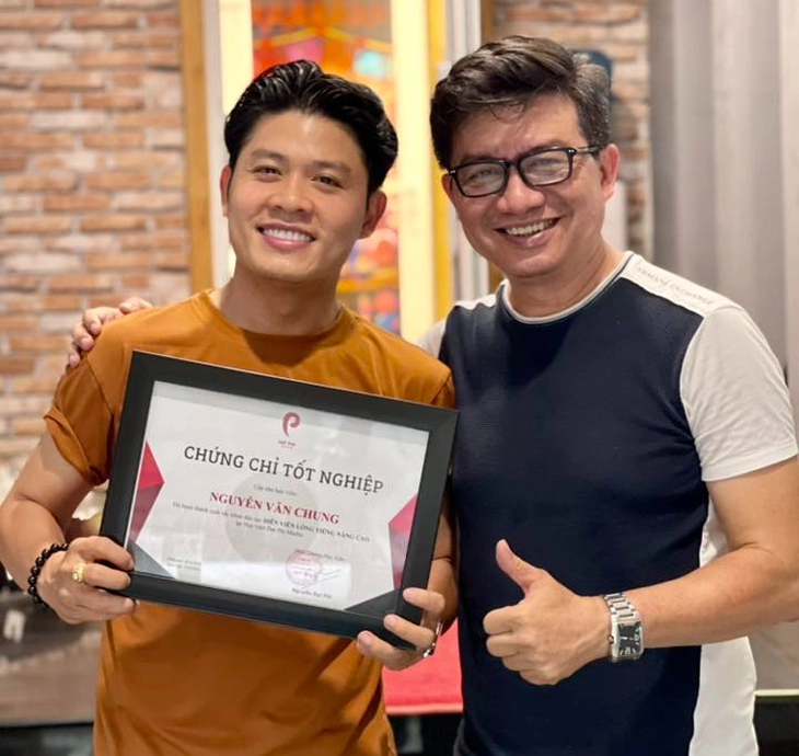 Nguyễn Văn Chung học nữa để bảo vệ mình trước nghi ngờ 'bằng cấp gì mà đứng nói?' - Ảnh 2.