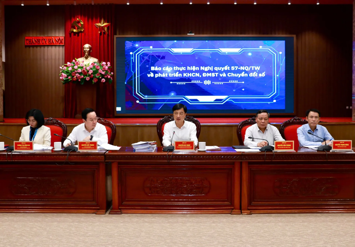 Scena konferencyjna.